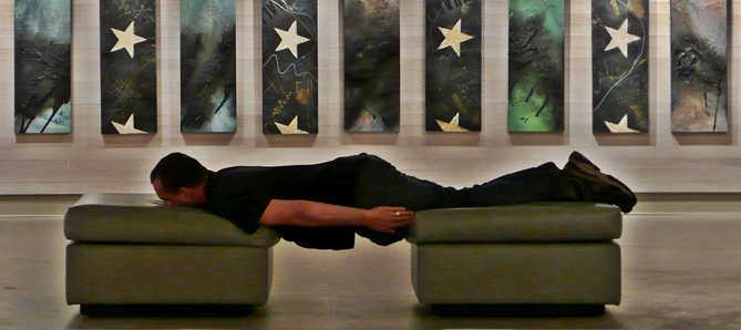 Planking_at_an_art_gallery_opening_2.jpg